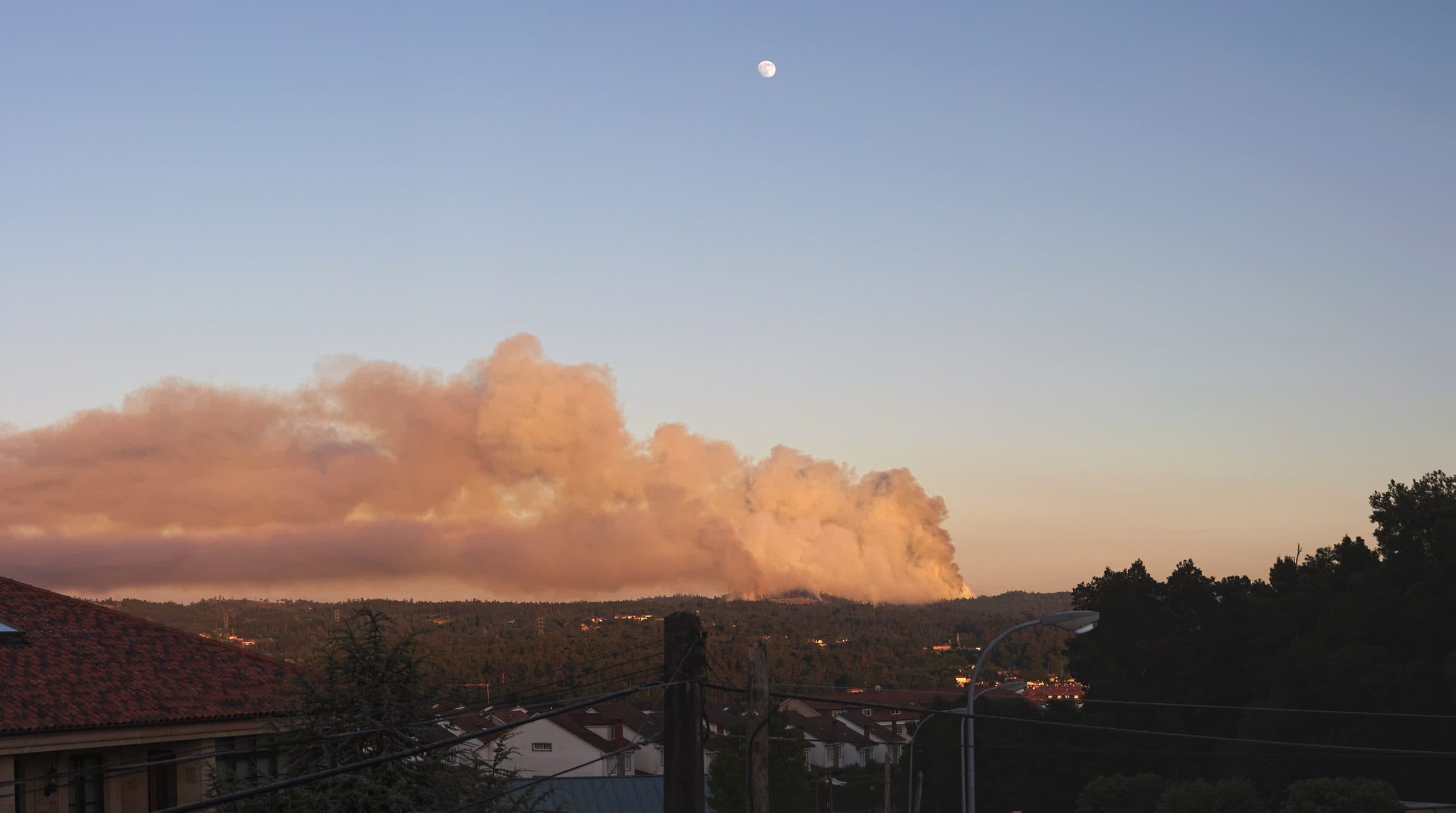 Incendio forestal en Teo (A Coruña)